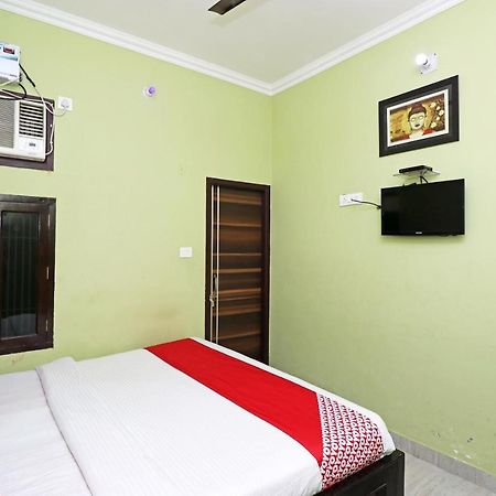 Capital O 11480 Hotel Blue Star فاراناسي المظهر الخارجي الصورة