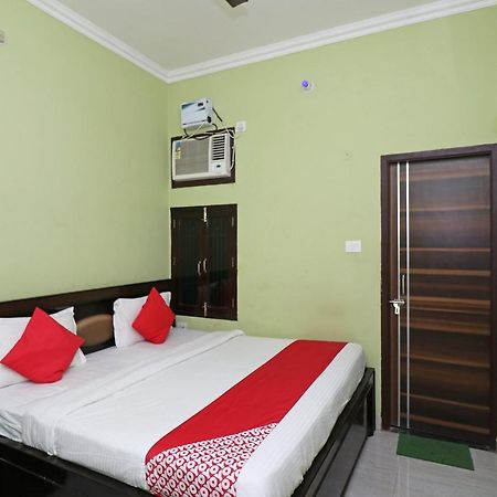 Capital O 11480 Hotel Blue Star فاراناسي المظهر الخارجي الصورة