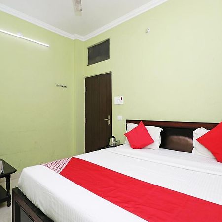 Capital O 11480 Hotel Blue Star فاراناسي المظهر الخارجي الصورة
