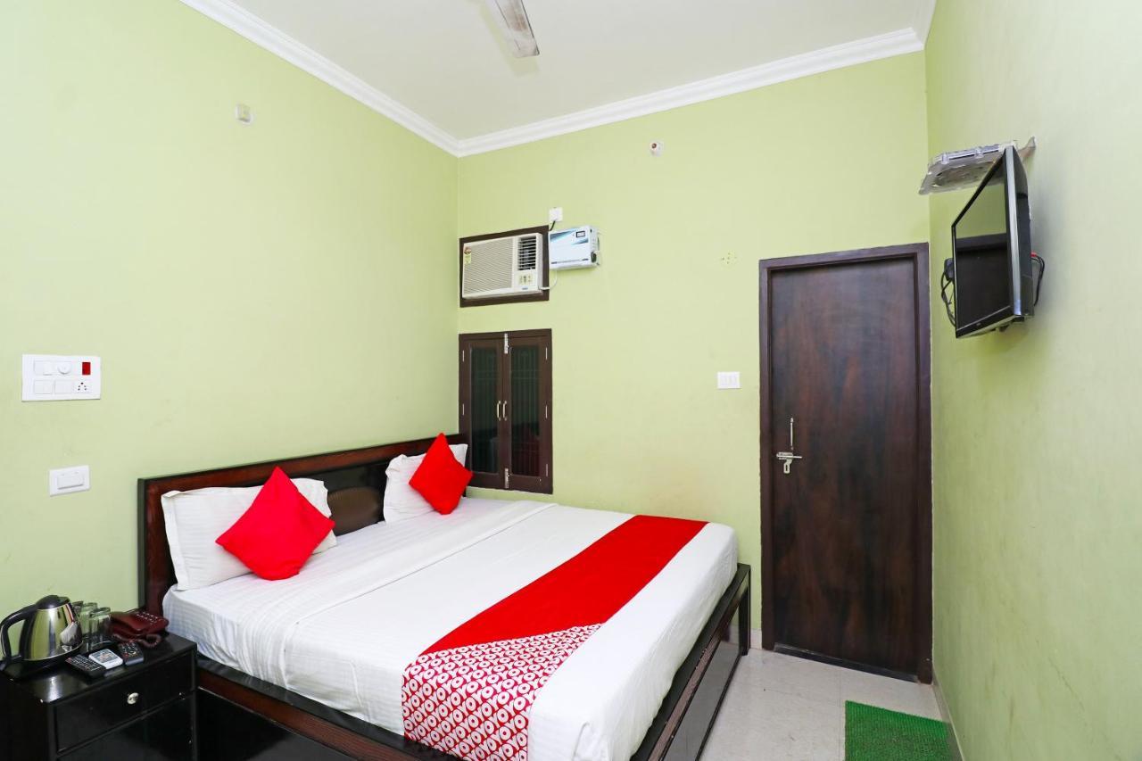 Capital O 11480 Hotel Blue Star فاراناسي المظهر الخارجي الصورة
