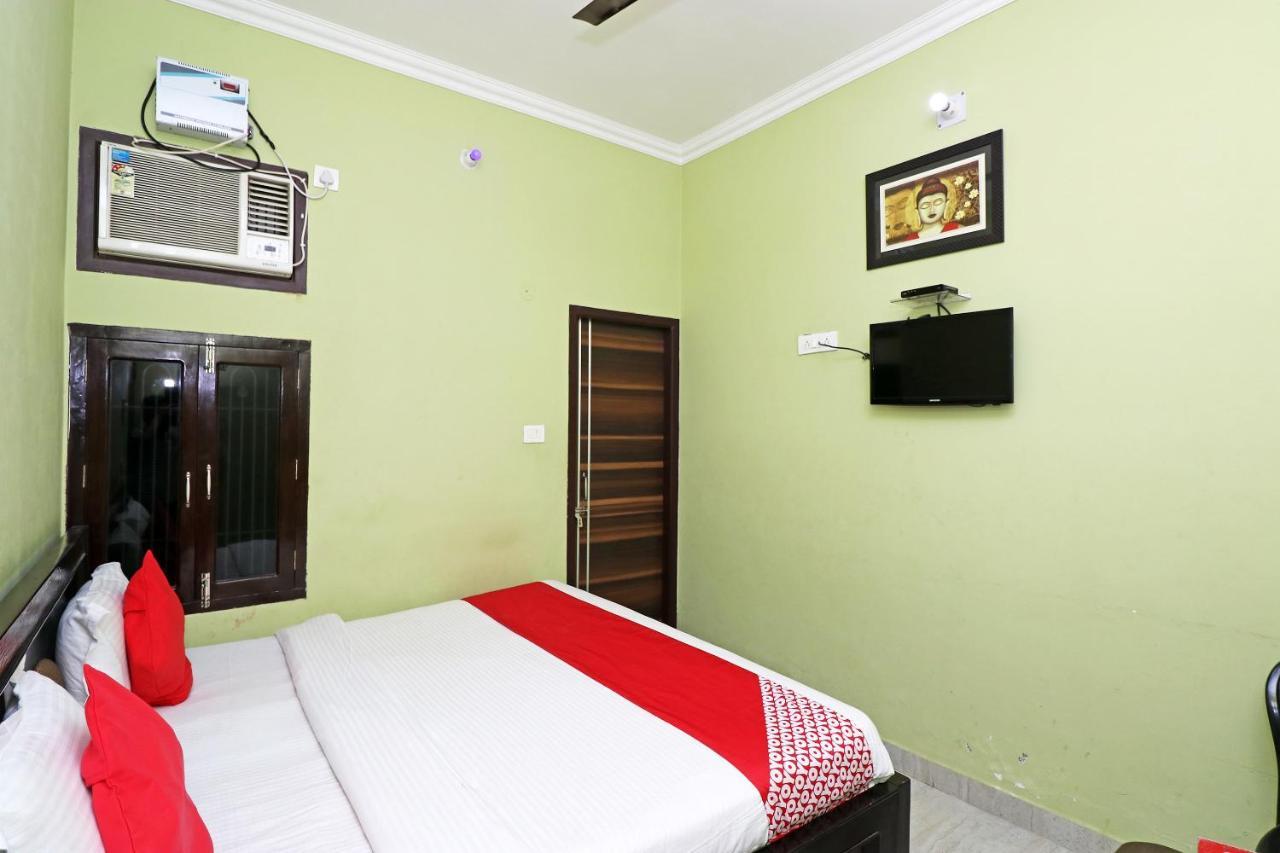 Capital O 11480 Hotel Blue Star فاراناسي المظهر الخارجي الصورة