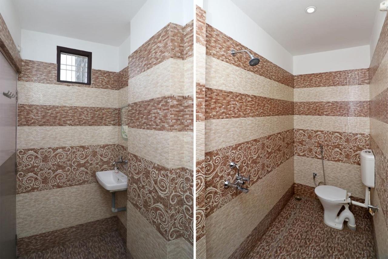 Capital O 11480 Hotel Blue Star فاراناسي المظهر الخارجي الصورة