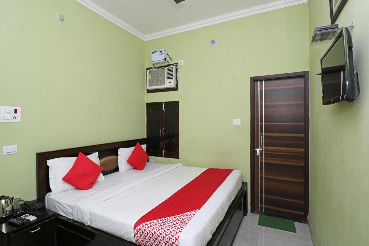 Capital O 11480 Hotel Blue Star فاراناسي المظهر الخارجي الصورة