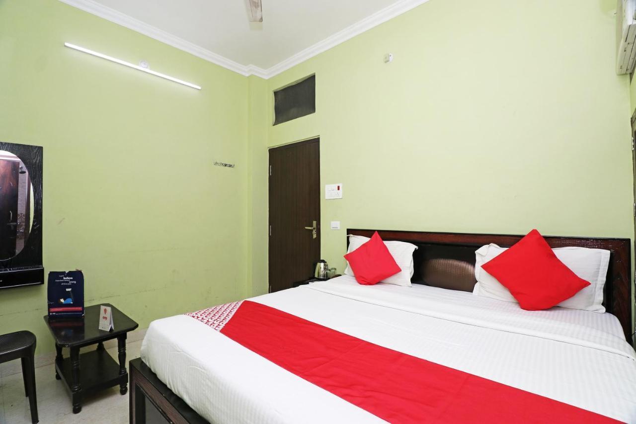 Capital O 11480 Hotel Blue Star فاراناسي المظهر الخارجي الصورة