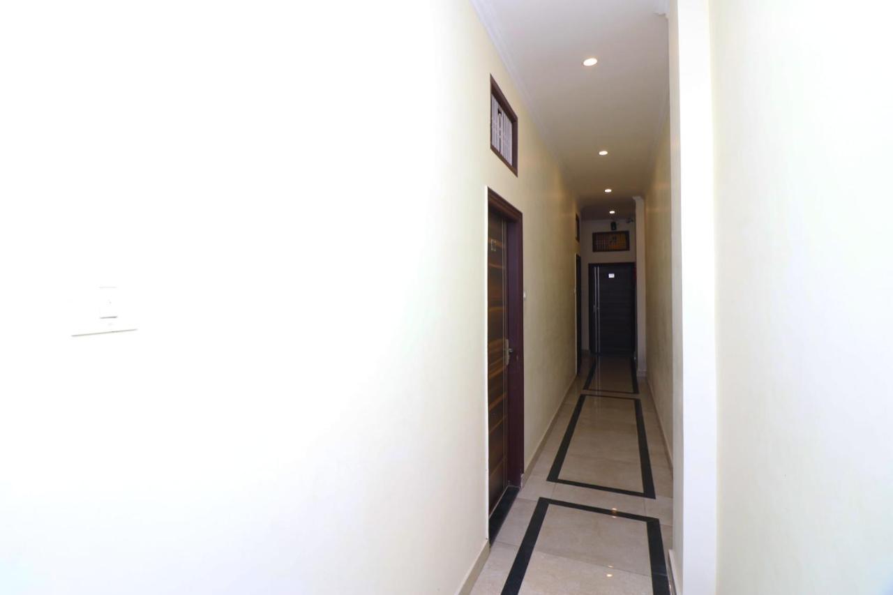 Capital O 11480 Hotel Blue Star فاراناسي المظهر الخارجي الصورة