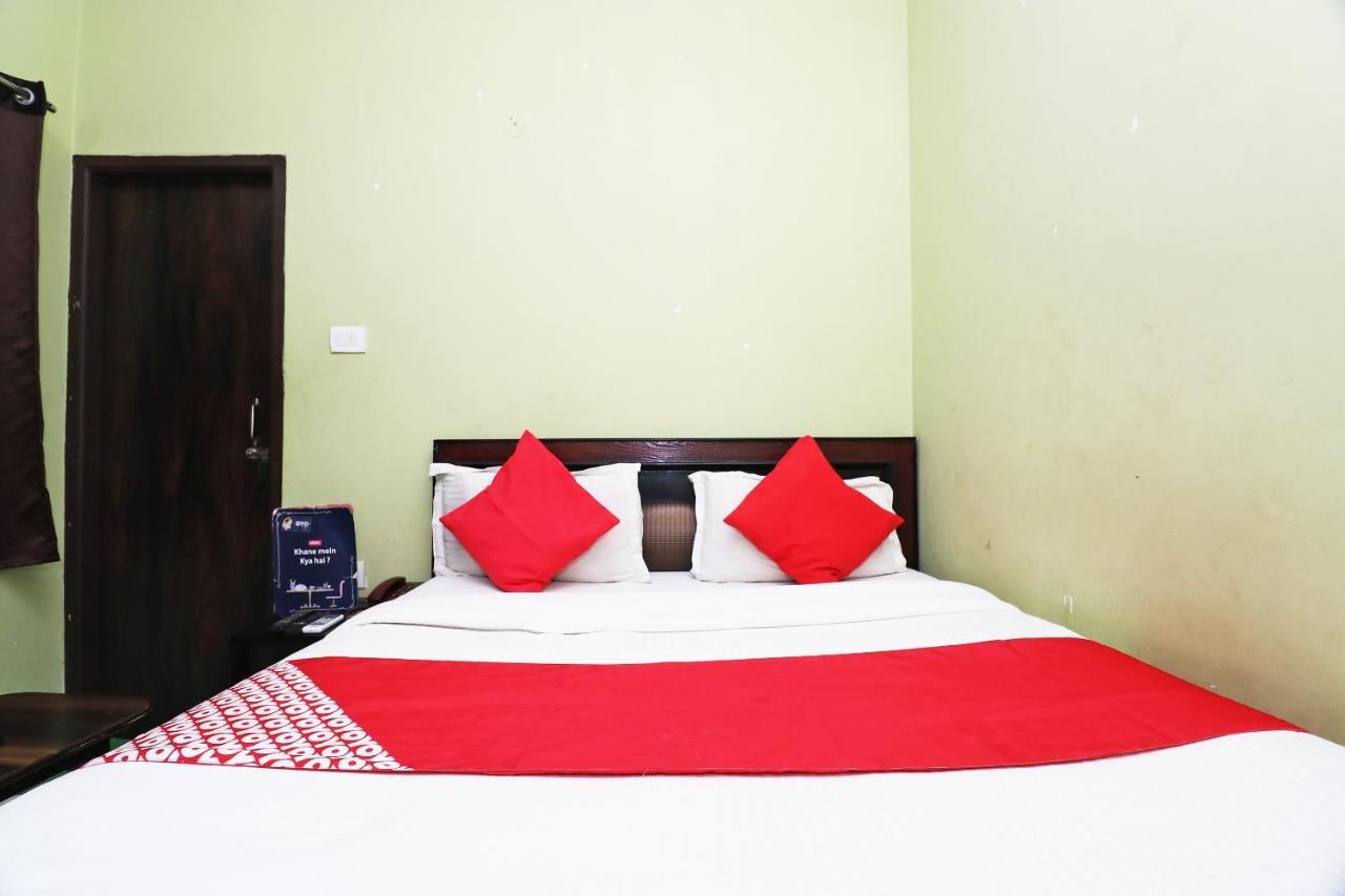 Capital O 11480 Hotel Blue Star فاراناسي المظهر الخارجي الصورة