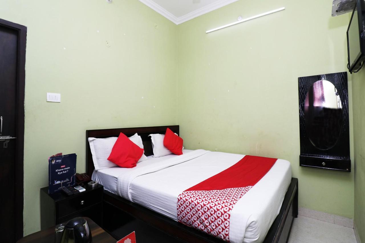 Capital O 11480 Hotel Blue Star فاراناسي المظهر الخارجي الصورة