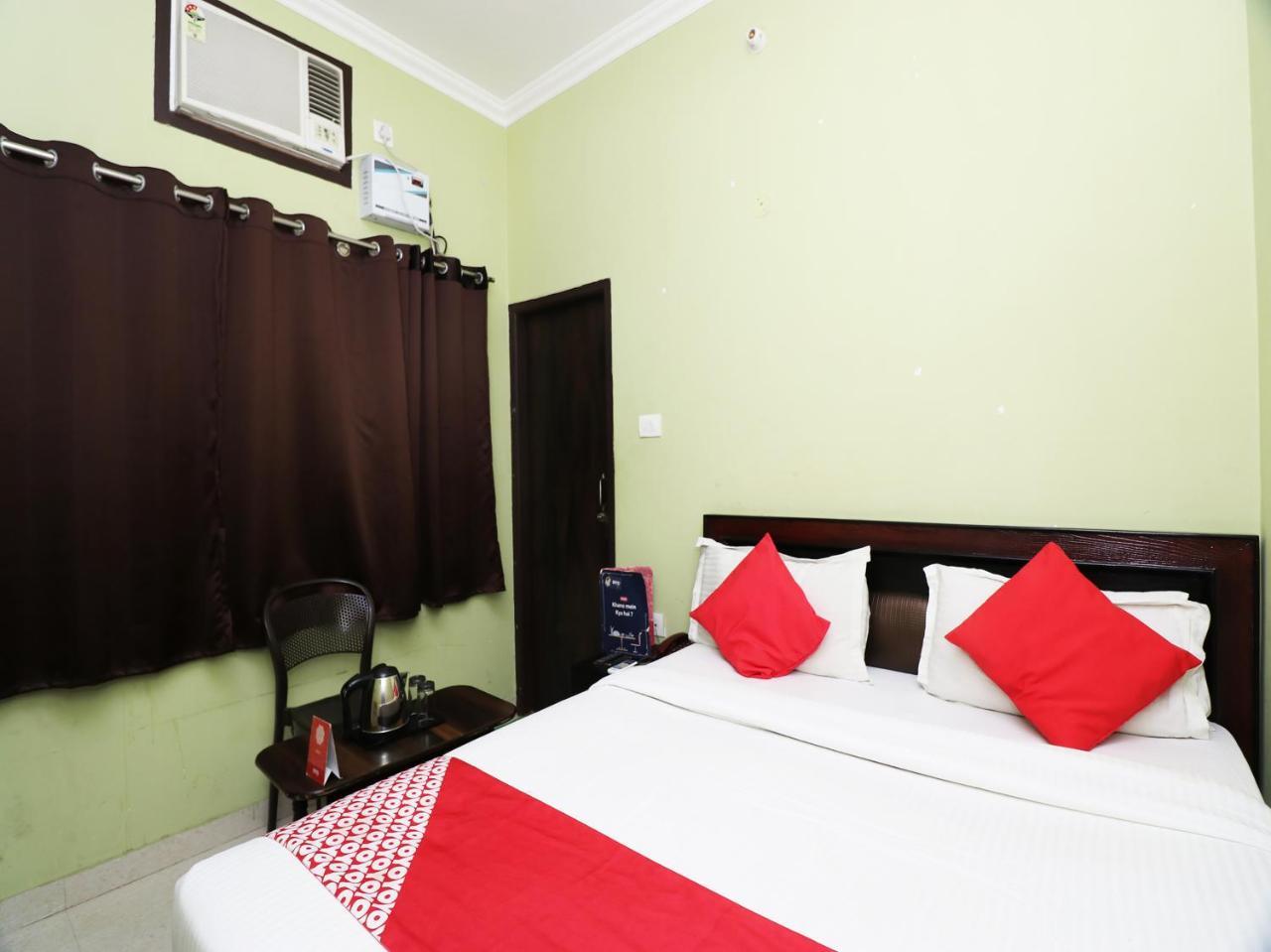 Capital O 11480 Hotel Blue Star فاراناسي المظهر الخارجي الصورة