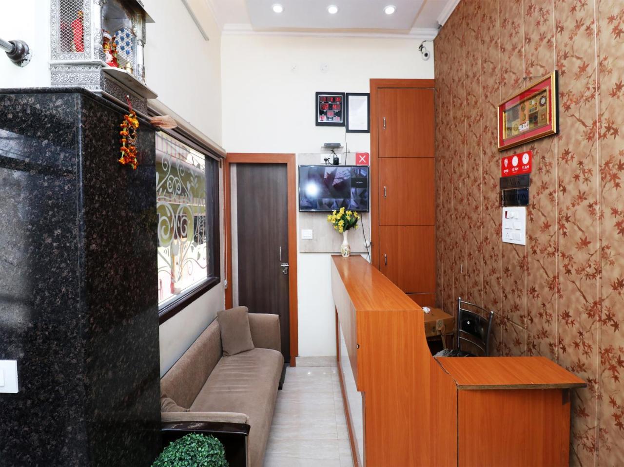 Capital O 11480 Hotel Blue Star فاراناسي المظهر الخارجي الصورة