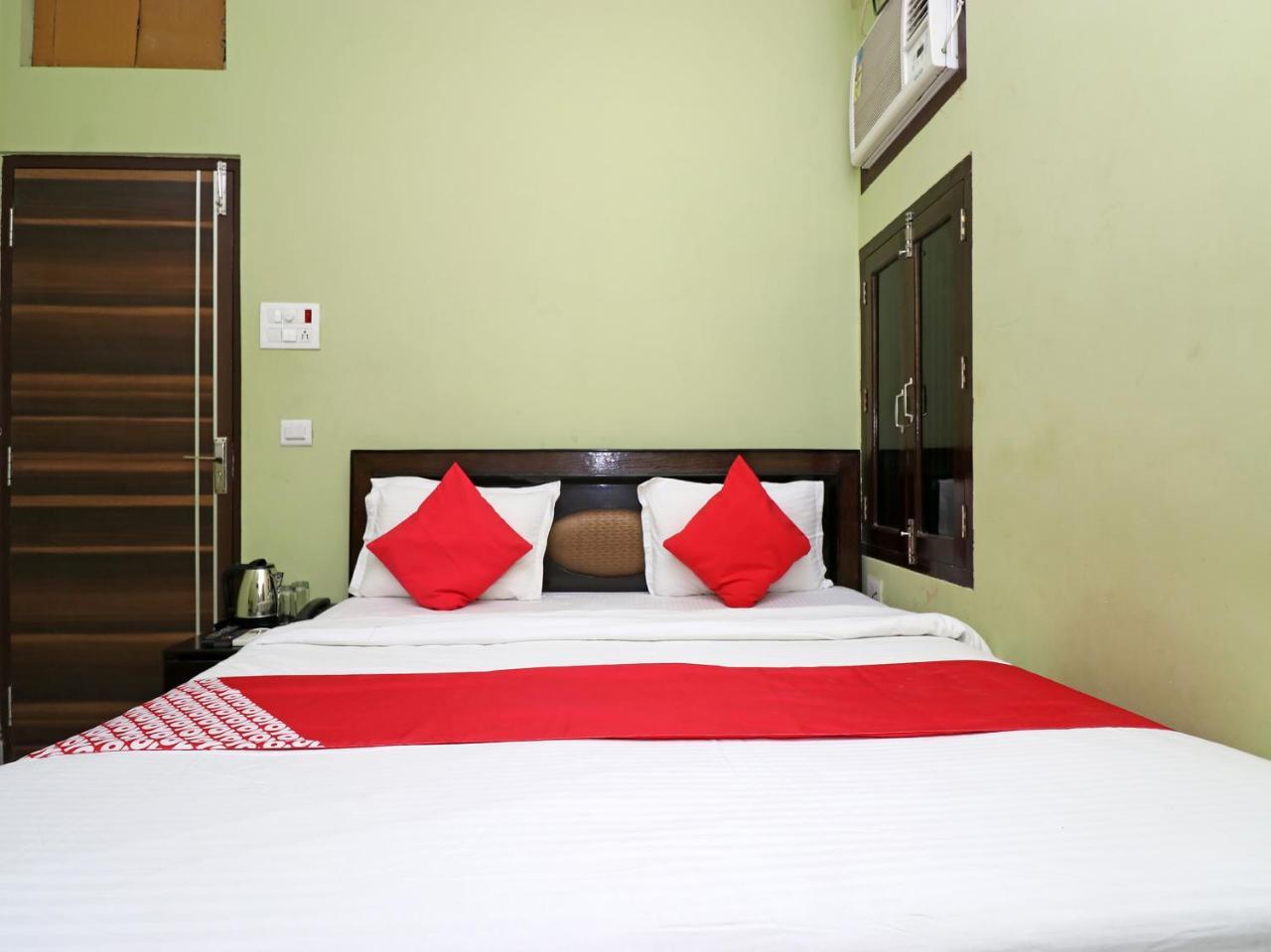 Capital O 11480 Hotel Blue Star فاراناسي المظهر الخارجي الصورة