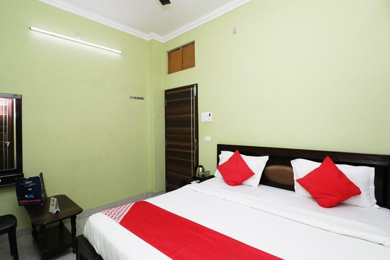 Capital O 11480 Hotel Blue Star فاراناسي المظهر الخارجي الصورة